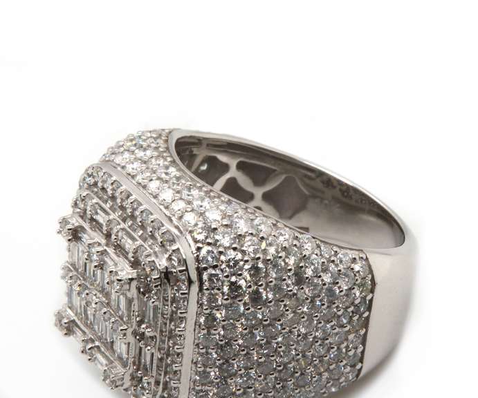 5.97 CTTW Men's Diamond Cluster Ring in Gold