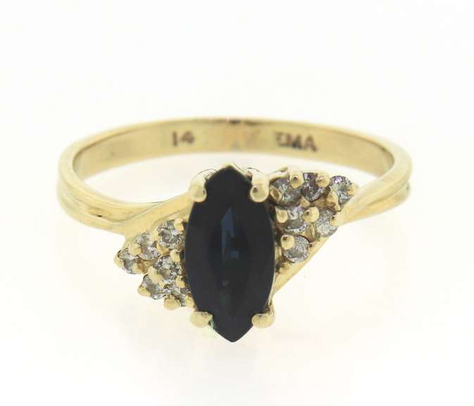 Attractive Marquise Blue Sapphire Yellow Gold Ring