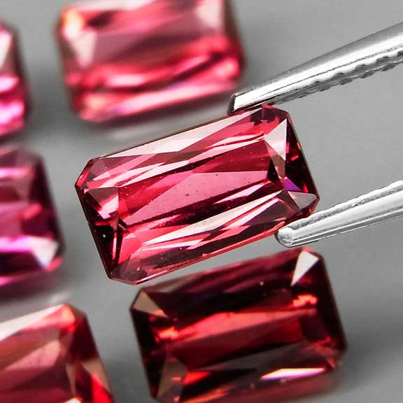 Amazing 8.05ct scissor cut violet pink Rodolite Garnet set