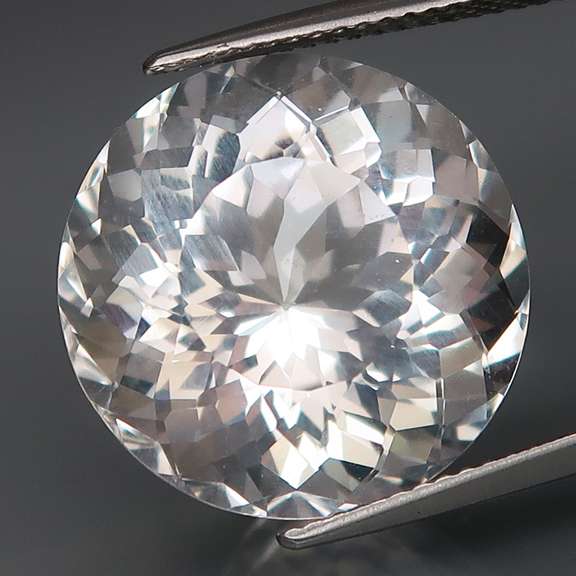 Superb 16.72ct top gem grade diamond white Quartz