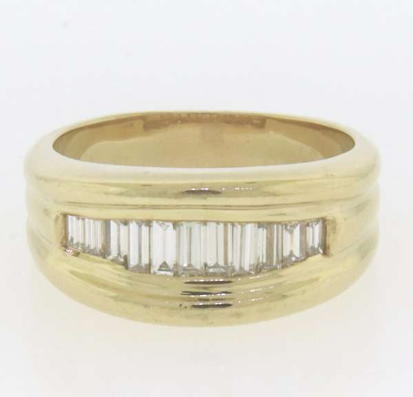 Charming Yellow Gold 1cts Diamond Men's Wedding Band