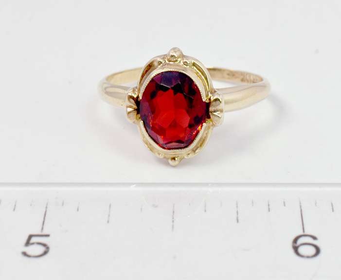Vintage Garnet Ring in Yellow Gold