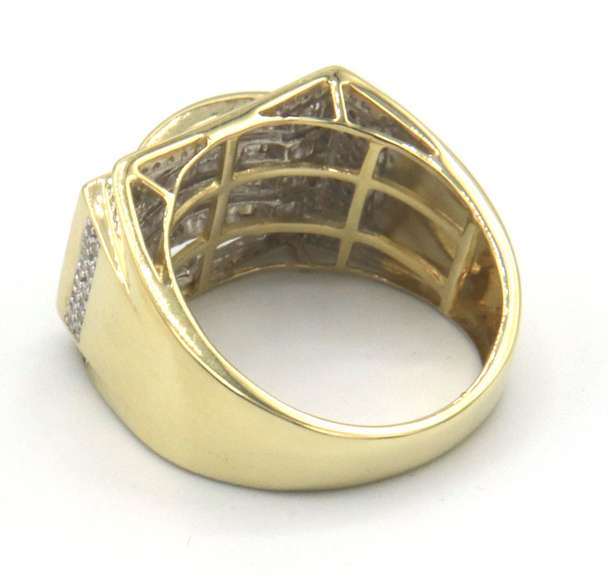 Stunning Yellow Gold Diamond Ring
