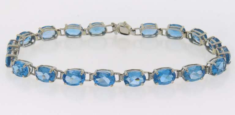 Attractive White Gold 15cts Oval Blue Topaz Bracelet