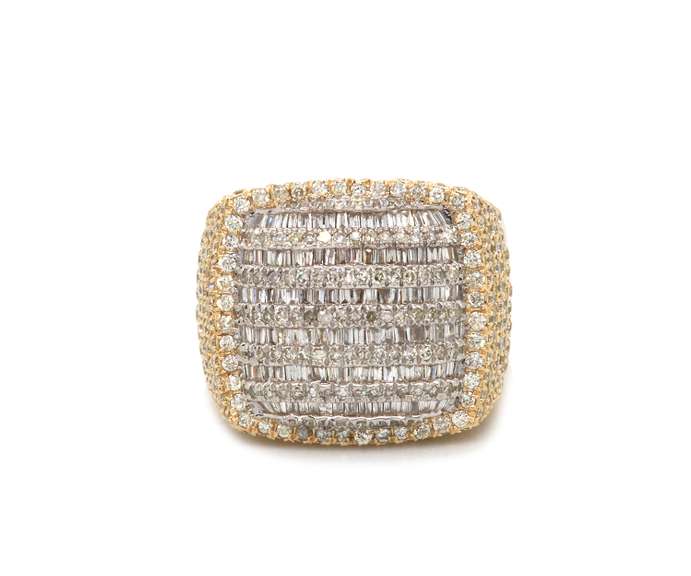 Unbelievable Baguette and Round Cut Diamond Ring