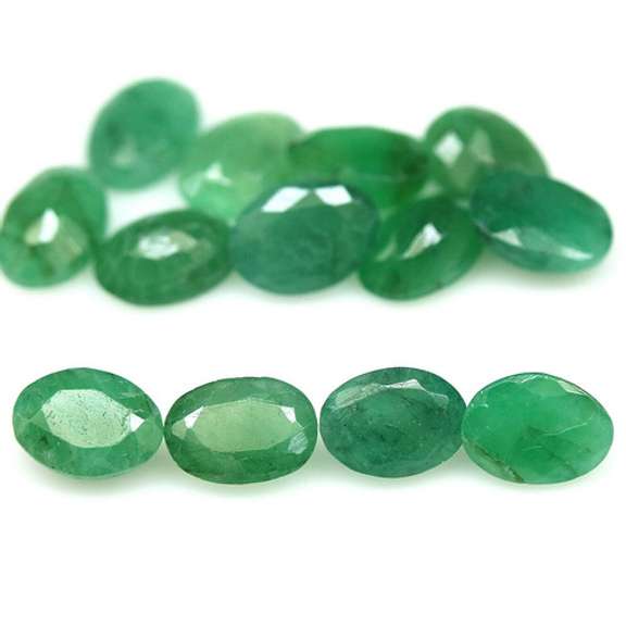 Rich emerald green 9.05ct 13pc emerald set