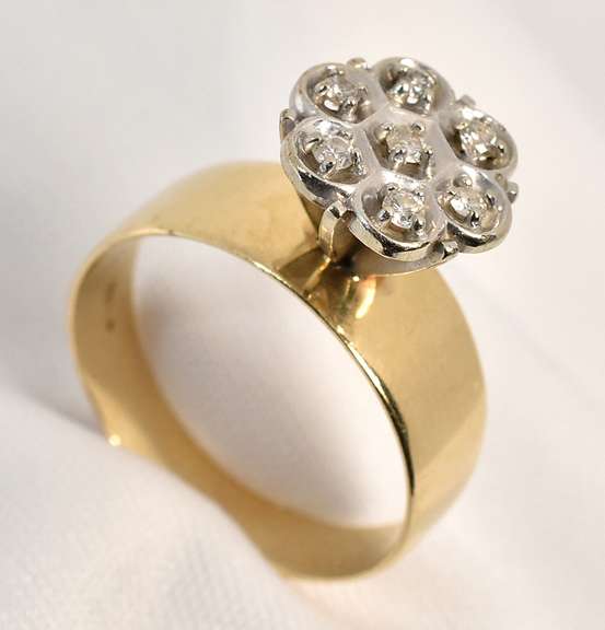 Classic 7 Diamond Cluster Ring