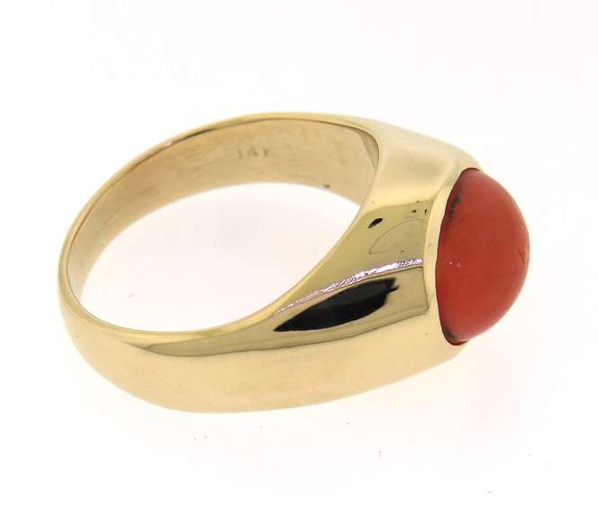Stunning Yellow Gold Coral Ring