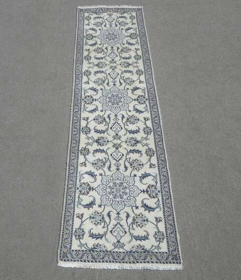 Authentic w/Silk Persian Nain 9.5x2.8