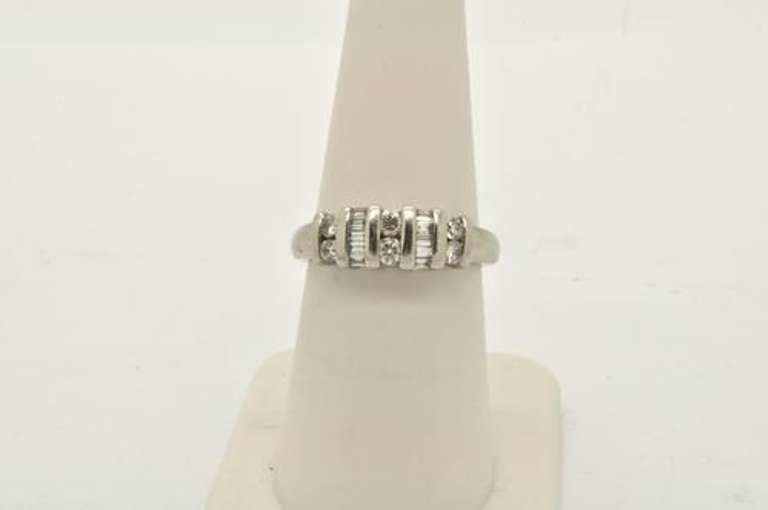 LADIES PLATINUM DIAMOND BAND