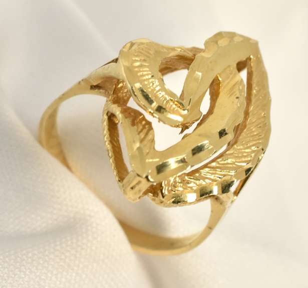 Fascinating Reflective 14k Gold Ring