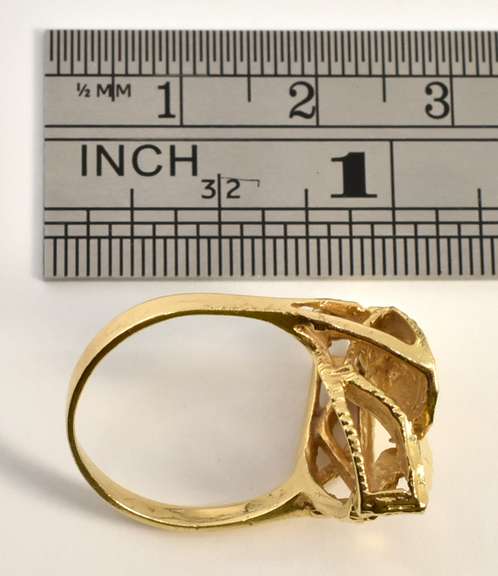 Fascinating Reflective 14k Gold Ring