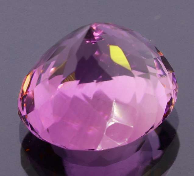 Elegant 11.96ct violet shifting untreated Amethyst