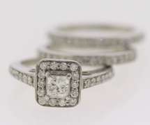 Dazzling Princess Cut Diamond w Halo Setting w 2 Matching Bands