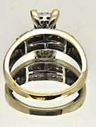 LADIES 14 KT WHITE GOLD DIAMOND RING.