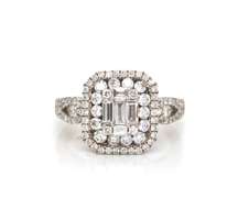 Dazzling 18kt WG Round & Baguette Cut Diamond Ring