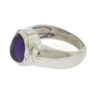 Gorgeous White Gold Oval Cabo Amethyst Ring