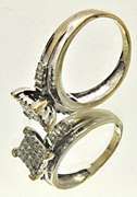LADIES 14 KT WHITE GOLD DIAMOND RING.