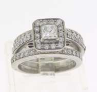 Dazzling Princess Cut Diamond w Halo Setting w 2 Matching Bands