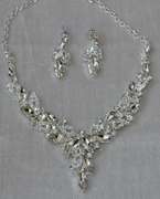 Set Of Fashion Jewelry Neck Lace And Earrings