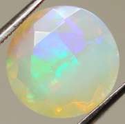 Captivating 2.70ct fully natural Welo Opal solitaire