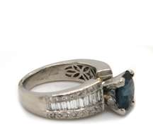 Attractive Platinum Ring w Tanzanite & Diamonds