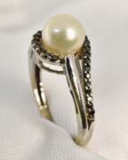 Sweet Pearl & Black Diamond Ring