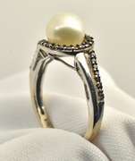 Sweet Pearl & Black Diamond Ring