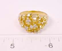 Luxurius 14K Gold Nugget Ring Feat 3 Prong-Set Round Cut Diamonds
