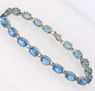 Attractive White Gold 15cts Oval Blue Topaz Bracelet