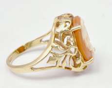 Ladies Yellow Gold Cameo Ring