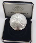 3 Silver Eagles in Boxes & Vietnam Vet Memorial Medallion