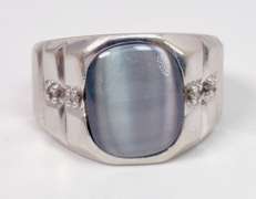 Beautiful Cats-Eye Gem Set in White Gold Ring With Diamond Accents