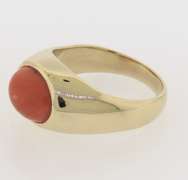 Stunning Yellow Gold Coral Ring