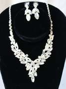 Set Of Fashion Jewelry Neck Lace And Earrings