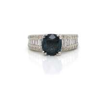 Attractive Platinum Ring w Tanzanite & Diamonds