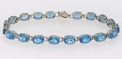 Attractive White Gold 15cts Oval Blue Topaz Bracelet