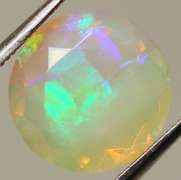Captivating 2.70ct fully natural Welo Opal solitaire
