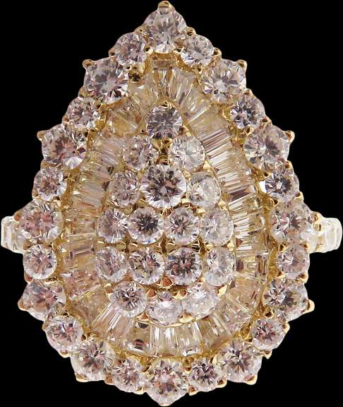 Fancy Diamond Ring in 18kt Yellow Gold