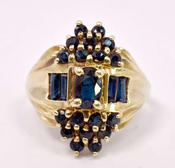 Fantastic Gallery of Blue Sapphires Set in Intricate Yellow Gold Ladies Ring