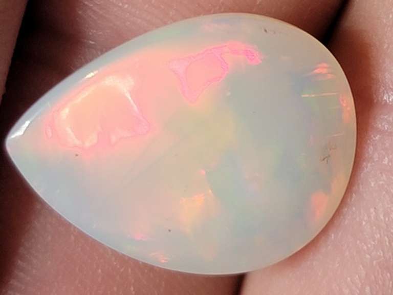 Ravishing 7.87ct snow white Welo Opal