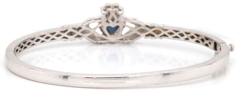 18k white gold bangle with hear shaped amethyst