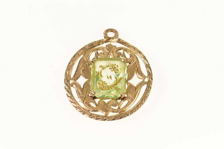 14K Yellow Gold Victorian Pisces Lime Quartz Zodiac Sign Charm/Pendant
