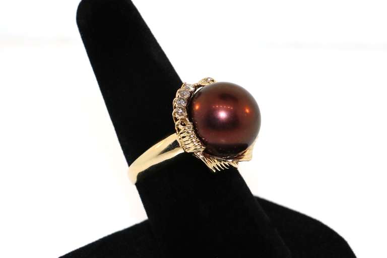 Magnificant 14kt Yellow Gold Pearl Ring with round Diamonds