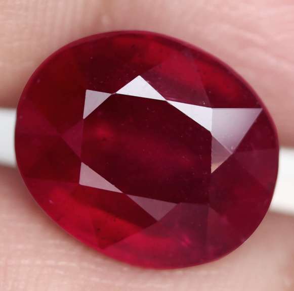 Sumptuous 7.58ct top blood red Ruby