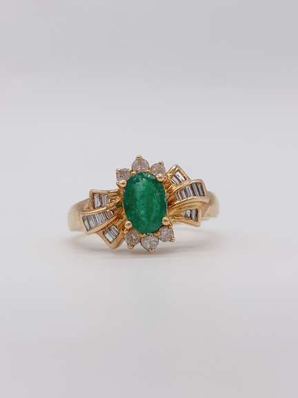 18kt Yellow Gold Emerald & Diamond Cocktail Ring