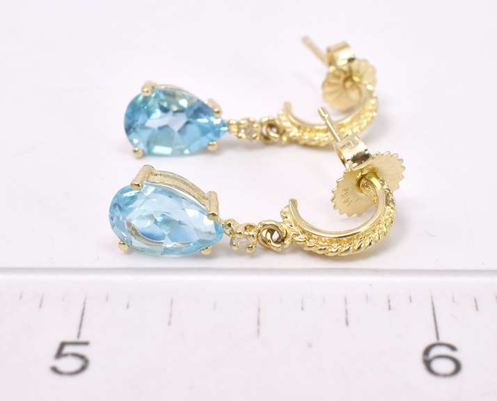 Gorgeous Pear Shaped Blue Topaz Stones Set in 14K Yellow Gold Earrings