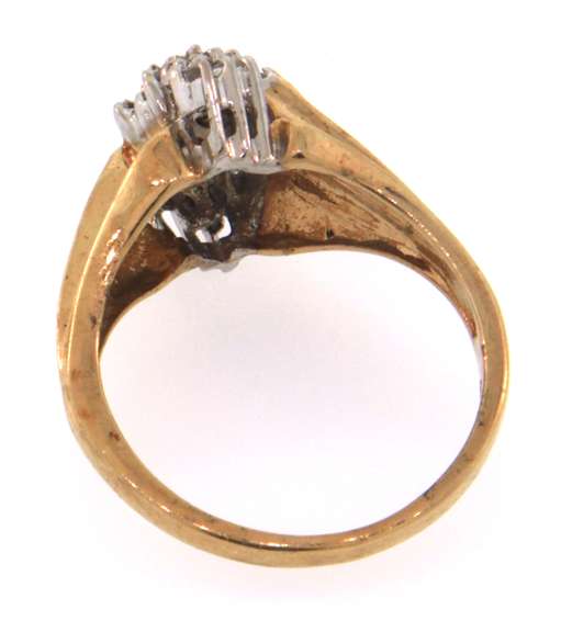 Interesting 10kt yellow gold diamond cluster ring