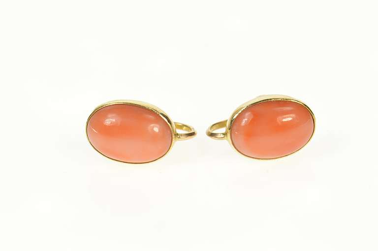 14K Yellow Gold Oval Coral Cabochon Retro Screw Back Earrings