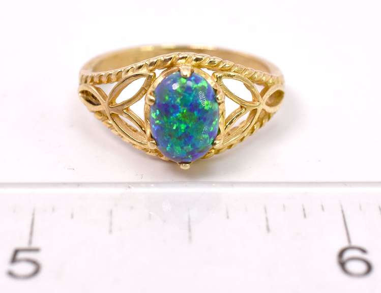Ravishing Cabochon Opal Set in Intricate Yellow Gold Ladies Ring